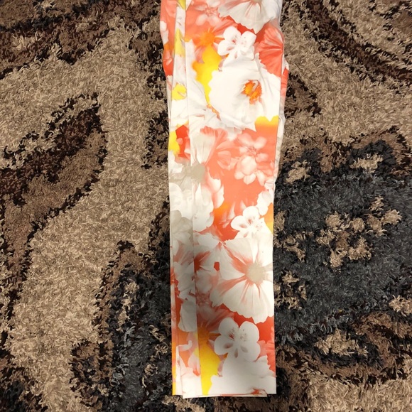 Authentic Calvin Klein flower ankle pants size 4 - Picture 3 of 5